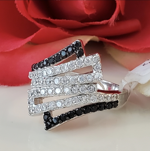 NEW 925 Sterling Silver Ring - Picture 10 of 10